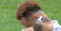 Neymar emocionado durante hino nacional  Foto: Reprodu&ccedil;&atilde;o/Premiere