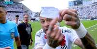 Neymar mostra papel de substitui&ccedil;&atilde;o   Foto: Reprodu&ccedil;&atilde;o/Premiere