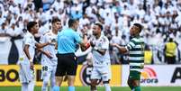 Neymar discute com &aacute;rbitro ap&oacute;s substitui&ccedil;&atilde;o errada  Foto: ROBERTO CASIMIRO/FOTOARENA/ESTAD&Atilde;O CONTE&Uacute;DO