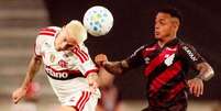  Foto: Adriano Fontes / Flamengo - Legenda: athletico e Flamengo ficaram no1a 1. Jogo duro / Jogada10