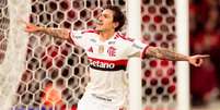Camisa 9 assumiu a artilharia isolada do Brasileir&atilde;o &ndash;  Foto: Adriano Fontes/Flamengo - Legenda: Pedro avalia jogo do Flamengo e comenta sobre convoca&ccedil;&atilde;o de Ancelotti / Jogada10