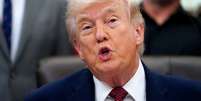 O presidente dos EUA, Donald Trump, fala sobre pesquisas em tratamentos de saúde mental no Salão Oval da Casa Branca em Washington, D.C., em 18 de abril de 2026. REUTERS/Nathan Howard/Foto de arquivo  Foto: Reuters