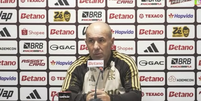 Leonardo Jardim detona gramado sint&eacute;tico do Athletico-PR ap&oacute;s empate do Flamengo: 'Carpete'  Foto: Reprodu&ccedil;&atilde;o