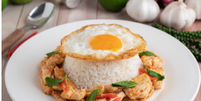 Arroz com ovo ganha destaque como alternativa barata e nutritiva  Foto: Freepik