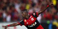 Vin&iacute;cius J&uacute;nior com a camisa do Flamengo  Foto: Buda Mendes/Getty Images