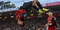 Foto: Divulga&ccedil;&atilde;o - Legenda: Kroupi comemora o gol da vit&oacute;ria do Bournemouth sobre o Manchester City / Jogada10