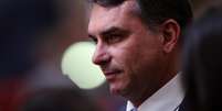 Flávio Bolsonaro admitiu que negociou com Vorcaro investimentos para custear as gravações de um filme sobre seu pai  Foto: REUTERS/Adriano Machado / BBC News Brasil