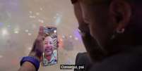 Neymar chora ao falar com pai por vídeo chamada  Foto: Reprodução/YouTube Neymar