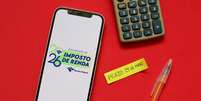 Organiza&ccedil;&atilde;o dos documentos e confer&ecirc;ncia das informa&ccedil;&otilde;es s&atilde;o essenciais para evitar transtornos na declara&ccedil;&atilde;o do Imposto de Renda Foto: Blossom Stock Studio | Shutterstock / Portal EdiCase