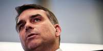 Fl&aacute;vio Bolsonaro conversa com a imprensa sobre revela&ccedil;&otilde;es de &aacute;udios que enviou ao ex-banqueiro Daniel Vorcaro para o financiamento do filme &ldquo;Dark Horse&rdquo;. Bras&iacute;lia, 19 de maio de 2026.  Foto: REUTERS - Mateus Bonomi / RFI