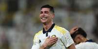 Cristiano Ronaldo comemora o segundo gol marcado na vitória do Al-Nassr por 4 a 1 sobre o Damac - Foto: Yasser Bakhsh/Getty Images / Jogada10