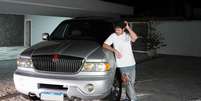 João Augusto exibe carro raro de Gugu dos anos 2000: 'O favorito do meu pai' Foto: Reprodução/Instagram