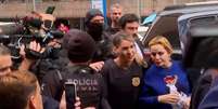 Influenciadora Deolane Bezerra chega &agrave; sede da Policia Civil em S&atilde;o Paulo, ap&oacute;s ser presa por suspeita de lavagem de dinheiro do PCC  Foto: Reprodu&ccedil;&atilde;o/TV Globo / Estad&atilde;o