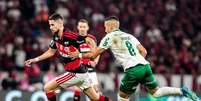 Jorginho sofre falta de Andreas Pereira, do Palmeiras  Foto: Gilvan de Souza/Flamengo
