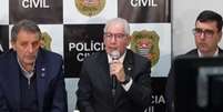 Costa (ao centro) afirmou que a pris&atilde;o de Deolane teria &ldquo;car&aacute;ter pedag&oacute;gico&rdquo; para que jovens n&atilde;o queiram ser &ldquo;advogados do PCC&rdquo;  Foto: Reprodu&ccedil;&atilde;o/YouTube