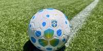 Bola do Brasileir&atilde;o 2026. Foto: Luiz Ferrazzo/Chapecoense / Esporte News Mundo
