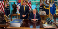 O senador Fl&aacute;vio Bolsonaro e o presidente dos Estados Unidos, Donald Trump, na Casa Branca.  Foto: Reprodu&ccedil;&atilde;o/Instagram
