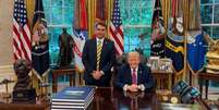 O senador Fl&aacute;vio Bolsonaro (PL-RJ) e o presidente dos Estados Unidos, Donald Trump.  Foto: Reprodu&ccedil;&atilde;o/Instagram