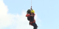Mulher jogada de penhasco por ex foi resgatada viva por bombeiros ap&oacute;s queda de 50 metros em MG  Foto: Divulga&ccedil;&atilde;o/Corpo de Bombeiros de Minas Gerais