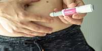 Nos últimos anos, as “canetas emagrecedoras” passaram a ocupar espaço nas conversas sobre saúde, estética e tratamento do diabetes tipo 2 – depositphotos.com / Alex_Malt  Foto: Giro 10