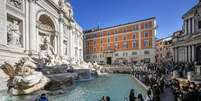 &Aacute;guas da Fontana di Trevi voltam a ser 'alvo' de turistas pela 2&ordf; vez em maio Foto: ANSA / Ansa - Brasil