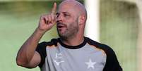 Franclim n&atilde;o v&ecirc; a hora de treinar um time portugu&ecirc;s - Foto: Vitor Silva/Botafogo / Jogada10