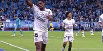  Foto: Reprodução / geTV - Legenda: Volante de 19 anos foi o destaque da vitória do Grêmio sobre o Corinthians neste sábado (30) / Jogada10