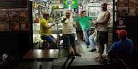 Jogos à noite e nos fins de semana fazem bares e restaurantes apostar em alta nas vendas durante a Copa.  Foto: Joe Raedle/Getty Images