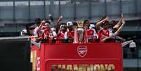 Arsenal arrasta milhares de f&atilde;s para celebra&ccedil;&atilde;o da conquista da Premier League no centro de Londres - Foto: Leon Neal/Getty Images / Jogada10