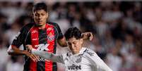 Miguelito &eacute; um dos jovens destaques do elenco santista em 2026 &ndash;  Foto: Raul Baretta / Santos / Jogada10