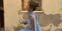 Os novos t&ecirc;nis Adidas na cor milkshake de mirtilo v&atilde;o fazer voc&ecirc; esquecer os Samba, pois s&atilde;o perfeitos para usar com vestidos. Foto: Reprodu&ccedil;&atilde;o/Instagram, @keziacook / Purepeople