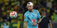 Lesionado, Neymar participa de aquecimento da Seleção Brasileira antes do amistoso contra o Panamá, no Maracanã, neste domingo, 31  Foto: Wagner Meier/Getty Images
