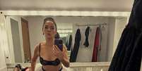 Claudia Ohana de suti&atilde; preto e saia de tule.  Foto: Famosos e Celebridades