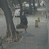 Mulher &eacute; 'engolida' por bueiro ap&oacute;s tampa ceder no Rio de Janeiro  Foto: 