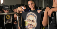 F&atilde; de Neymar na despedida da Sele&ccedil;&atilde;o Brasileira  Foto: Terra