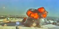V&iacute;deo mostra momento em que drone explode ap&oacute;s atingir aeroporto no Kuwait.  Foto: Reprodu&ccedil;&atilde;o/X
