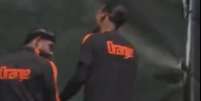 Foto: Reprodu&ccedil;&atilde;o/ESPN Holanda - Legenda: Memphis Depay acerta Noa Lang em treino da Holanda / Jogada10
