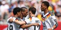 Miles Robinson em a&ccedil;&atilde;o diante da marca&ccedil;&atilde;o do alem&atilde;o Havertz &ndash;  Foto: Alexander Hassenstein/Getty Images / Jogada10