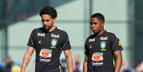 Jogadores do Brasil atendem a torcida ap&oacute;s bronca de Marquinhos &ndash;  Foto: Reprodu&ccedil;&atilde;o / Jogada10