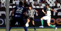 Vitinho durante o empate do Botafogo com o Coritiba Foto: V&iacute;tor Silva/Botafogo / Esporte News Mundo