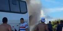 &Ocirc;nibus com torcedores do Fortaleza sofre princ&iacute;pio de inc&ecirc;ndio durante viagem para final da Copa do Nordeste &ndash;  Foto: Reprodu&ccedil;&atilde;o/ge / Jogada10