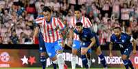 &Oacute;scar Cardozo se despede de torcida do Paraguai em amistoso antes da Copa - Foto: Divulga&ccedil;&atilde;o Associa&ccedil;&atilde;o Paraguaia de Futebol / Jogada10