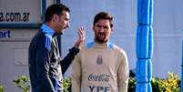 Scaloni em entrevista coletiva - Foto: Marcelo Endelli/Getty Images / Jogada10