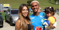 Amanda ao lado de Wesley na Granja Comary  Foto: Reprodução/Instagram