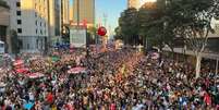 Multidão se reúne na Avenida Paulista  Foto: Adrielle Farias / Terra
