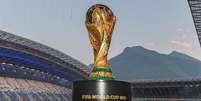 Ta&ccedil;a oficial da Copa do Mundo de 2026 no Est&aacute;dio de Monterrey.  Foto: Instagram/@gianni_infantino / Estad&atilde;o