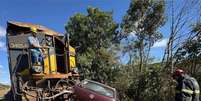 Homem morre ap&oacute;s carro ser atingido e arrastado por trem em Minas Gerais.  Foto: Reprodu&ccedil;&atilde;o/X