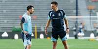 Scaloni est&aacute; preocupado com a quest&atilde;o f&iacute;sica dos jogadores da Argentina &ndash;  Foto: Divulga&ccedil;&atilde;o/AFA / Jogada10