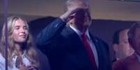 Donald Trump, presidente dos Estados Unidos, em jogo 3 da NBA no Madison Square Garden   Foto: reprodu&ccedil;&atilde;o/NBApass / Esporte News Mundo