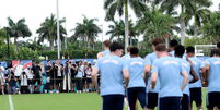 Membros da imprensa fotografam os jogadores da Inglaterra durante um treino no centro de treinamento da sele&ccedil;&atilde;o inglesa para a Copa do Mundo de 2026, em 9 de junho de 2026, em West Palm Beach, Fl&oacute;rida.  Foto: Eddie Keogh - The FA/The FA via Getty Images